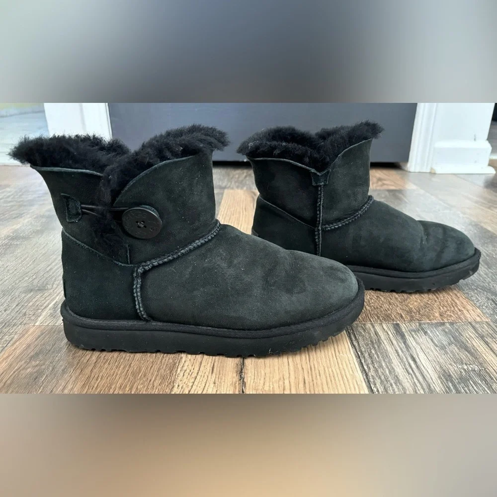 UGG Black Boots Mini Bailey‎ Button II Boot Black Size 9
